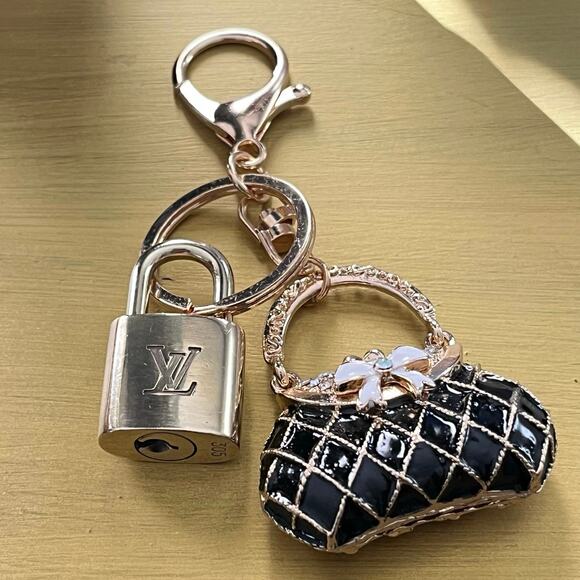 Louis Vuitton Gold Brass Lock No. 305 on Black/Gold Purse Keychain - Picture 1 of 4